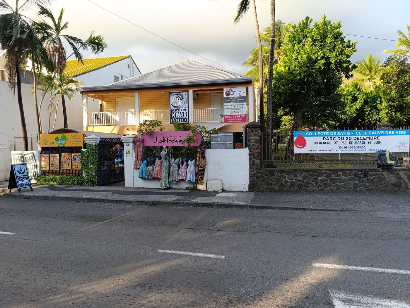 Devanture de la boutique Éco Fripes à Saint-Leu